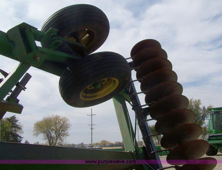 image for item D8556 John Deere 630 29' offset disk