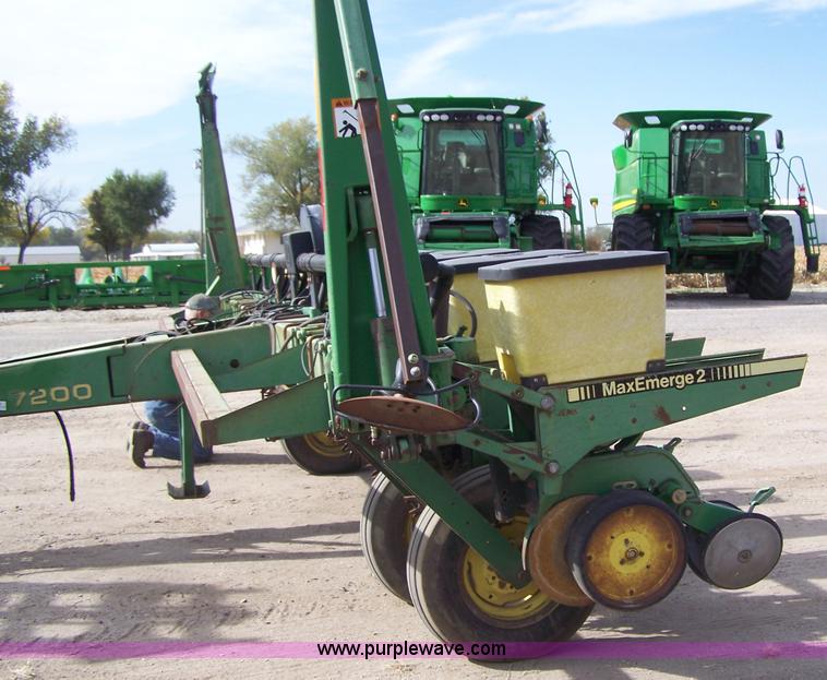 image for item D8558 John Deere 7200 Max Emerge 2 eight row planter
