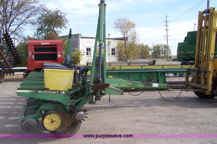 image for item D8558 John Deere 7200 Max Emerge 2 eight row planter
