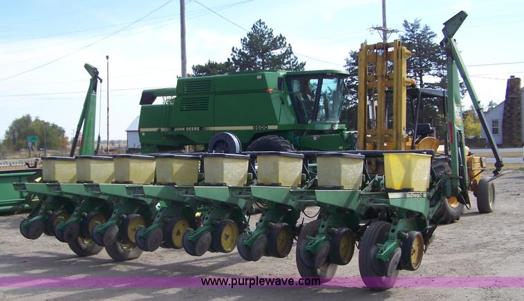 image for item D8558 John Deere 7200 Max Emerge 2 eight row planter