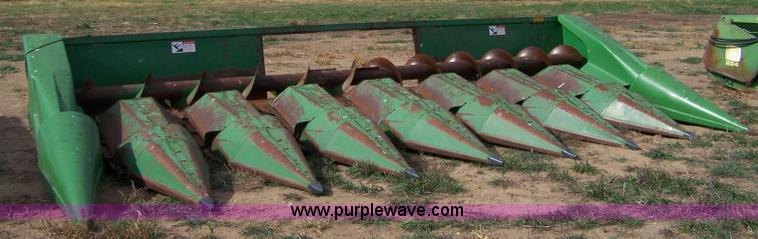 image for item D8565 1989 John Deere 843 eight row corn head