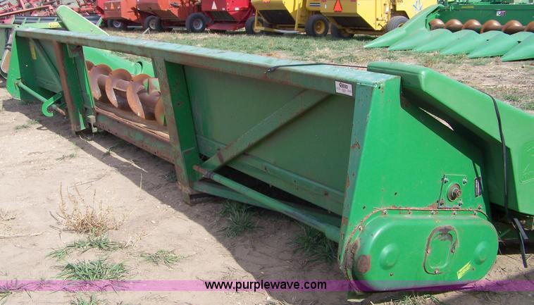 image for item D8565 1989 John Deere 843 eight row corn head