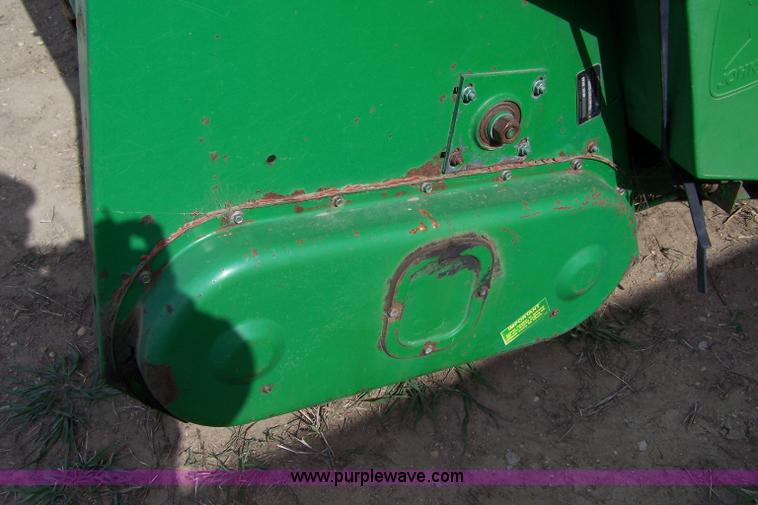 image for item D8565 1989 John Deere 843 eight row corn head