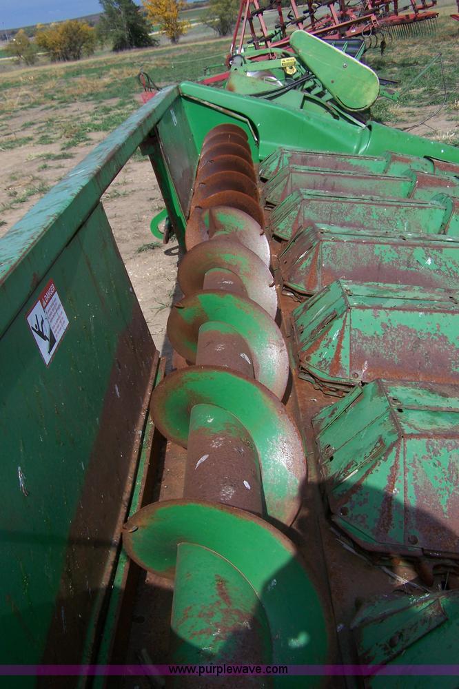 image for item D8565 1989 John Deere 843 eight row corn head