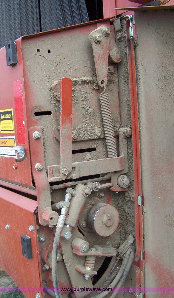 image for item D8571 1998 Hesston 565A round baler