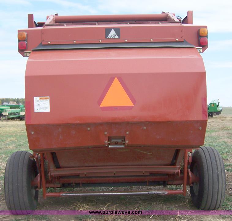 image for item D8572 2007 AGCO 5556 round baler