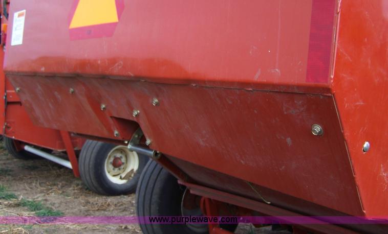 image for item D8572 2007 AGCO 5556 round baler