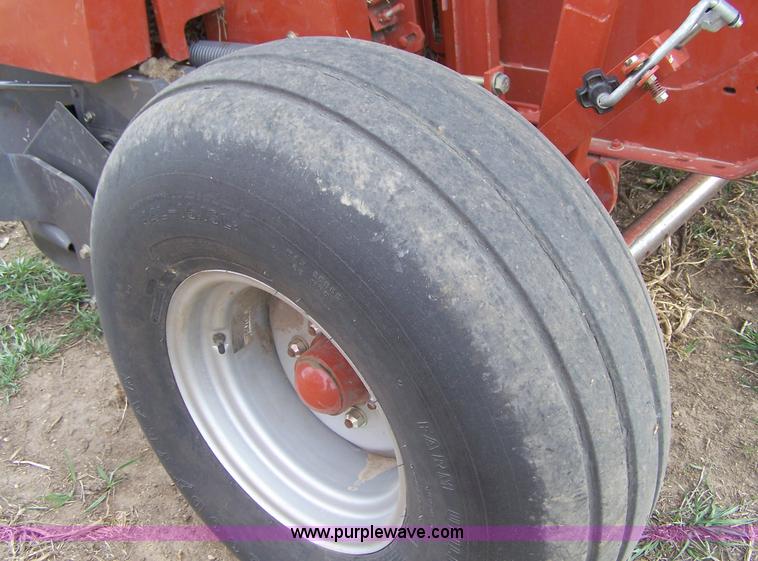 image for item D8572 2007 AGCO 5556 round baler