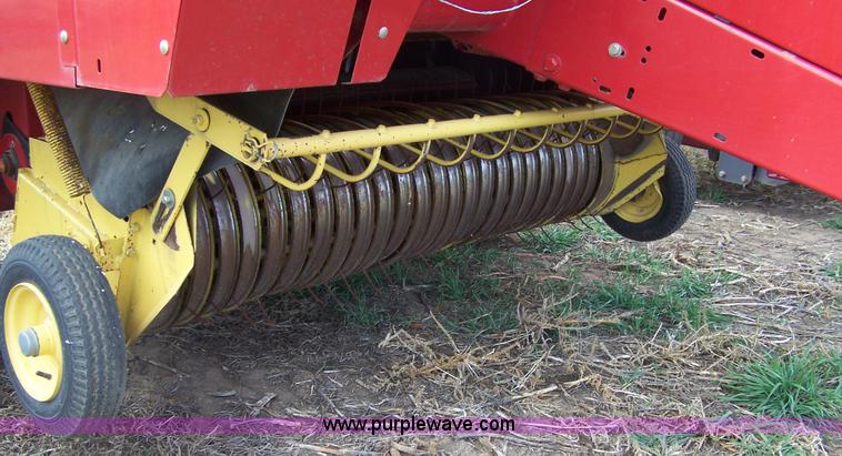 image for item D8573 1997 New Holland 664 round baler