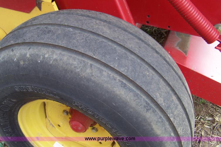 image for item D8573 1997 New Holland 664 round baler