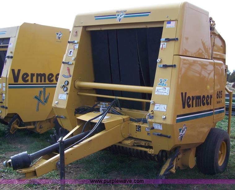 image for item D8574 1997 Vermeer 605K round baler