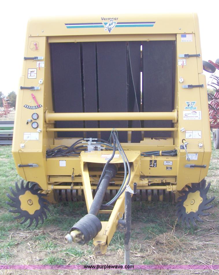 image for item D8574 1997 Vermeer 605K round baler