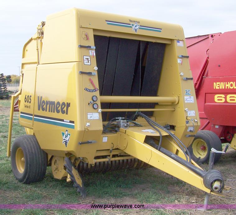 image for item D8574 1997 Vermeer 605K round baler