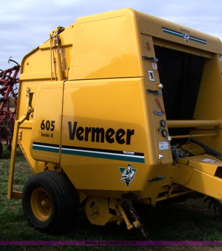 image for item D8574 1997 Vermeer 605K round baler