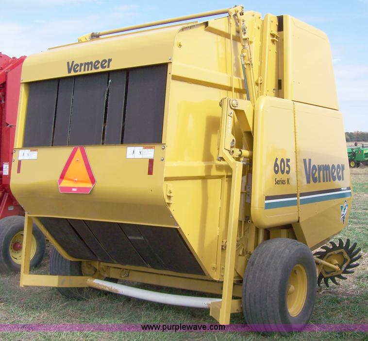 image for item D8574 1997 Vermeer 605K round baler