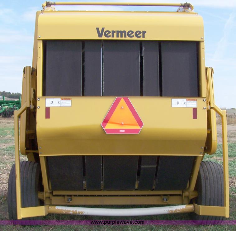 image for item D8574 1997 Vermeer 605K round baler