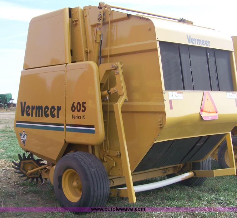 image for item D8574 1997 Vermeer 605K round baler