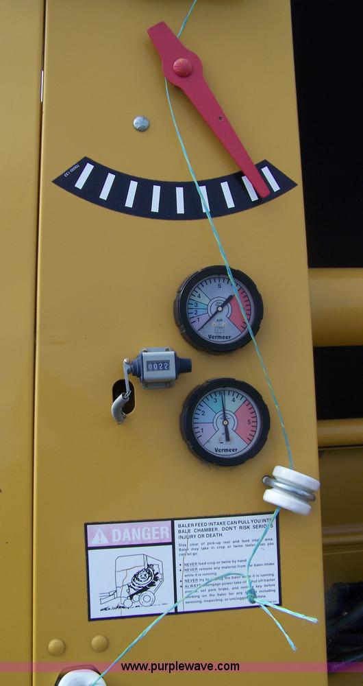 image for item D8574 1997 Vermeer 605K round baler