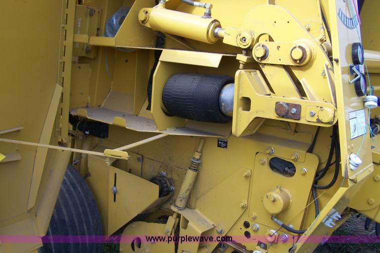 image for item D8574 1997 Vermeer 605K round baler