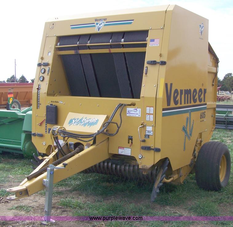 image for item D8575 2003 Vermeer 605XL round baler