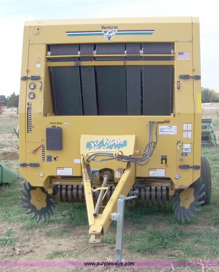 image for item D8575 2003 Vermeer 605XL round baler