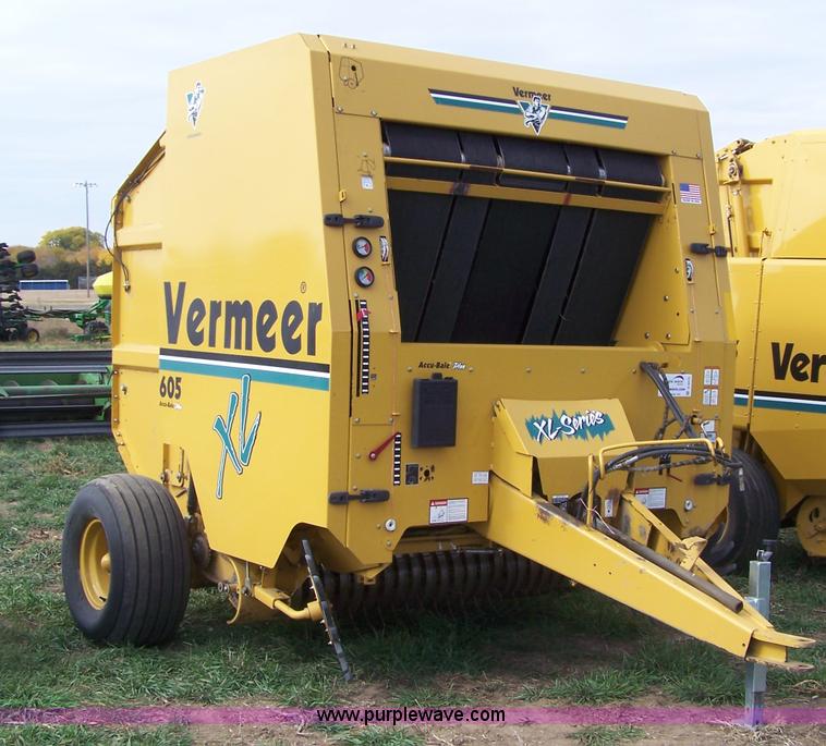 image for item D8575 2003 Vermeer 605XL round baler