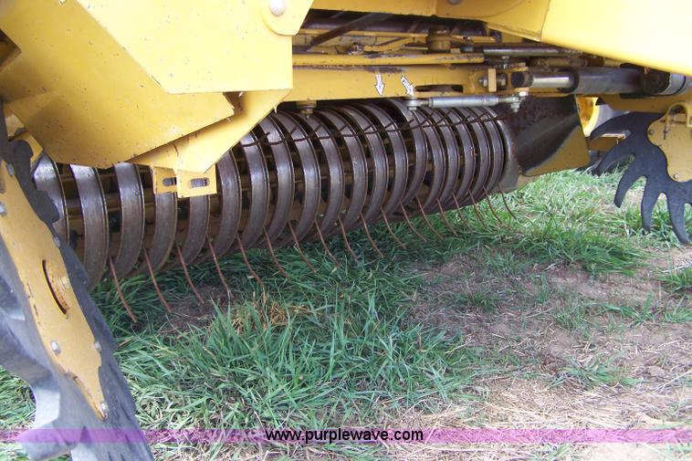 image for item D8575 2003 Vermeer 605XL round baler