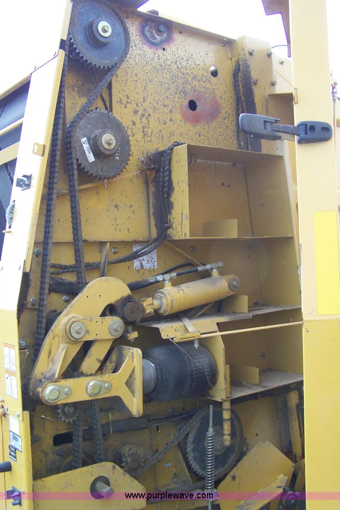 image for item D8575 2003 Vermeer 605XL round baler