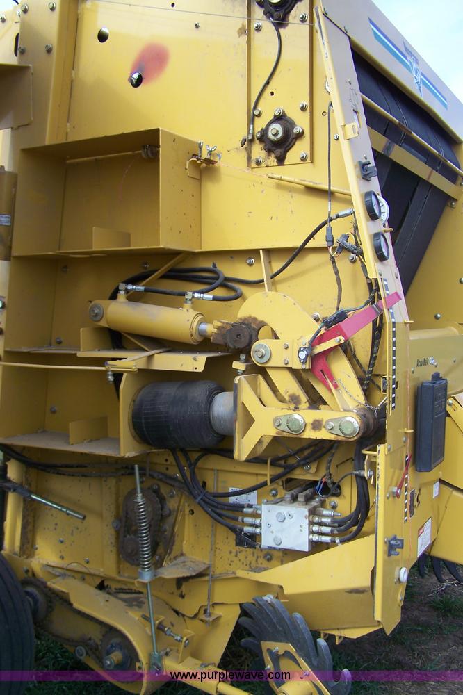 image for item D8575 2003 Vermeer 605XL round baler