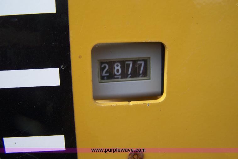 image for item D8575 2003 Vermeer 605XL round baler