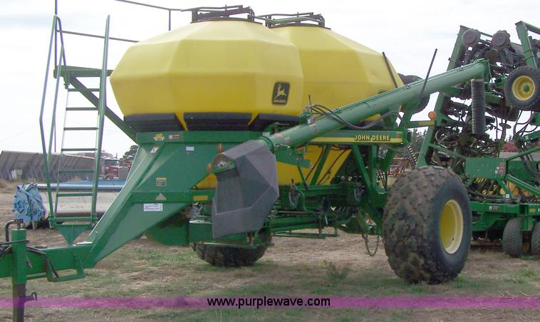 image for item D8577 1999 John Deere 1860 36' air seeder