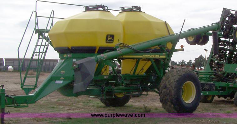 image for item D8577 1999 John Deere 1860 36' air seeder