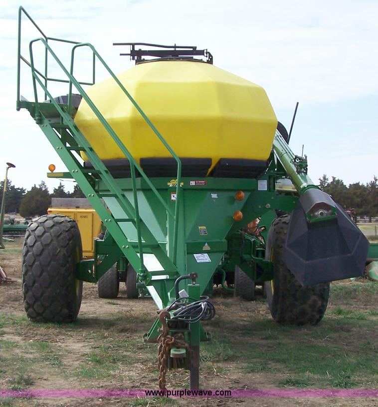image for item D8577 1999 John Deere 1860 36' air seeder