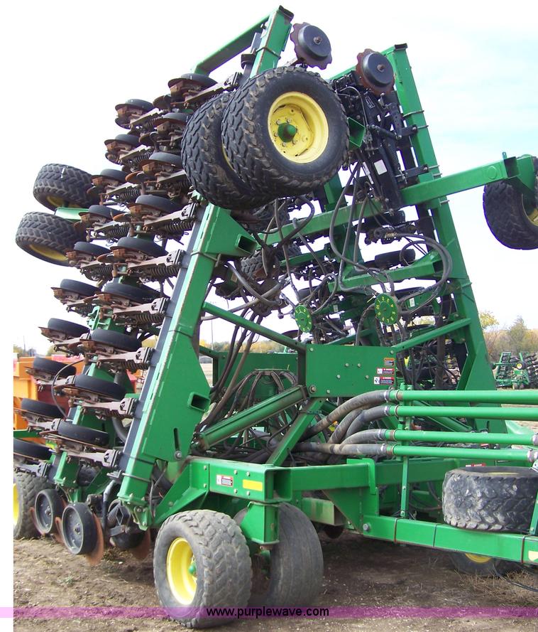 image for item D8577 1999 John Deere 1860 36' air seeder