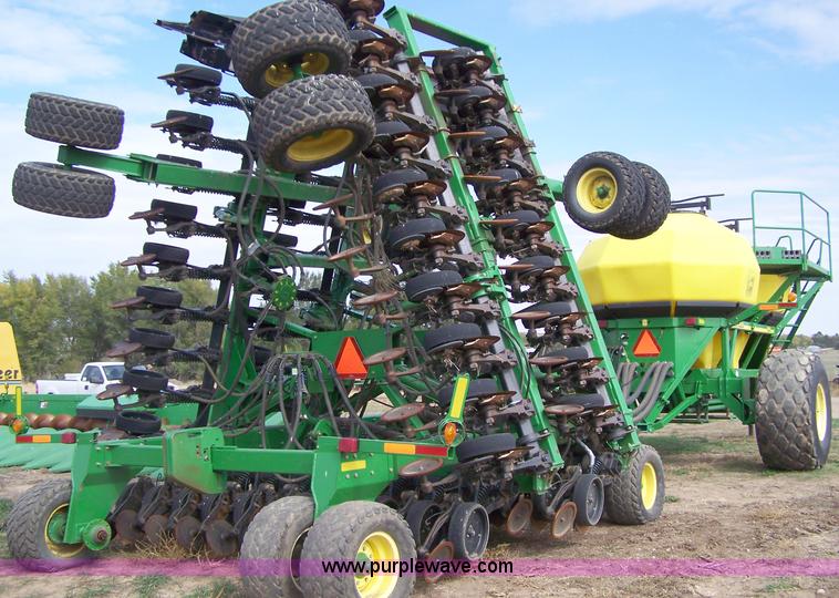 image for item D8577 1999 John Deere 1860 36' air seeder
