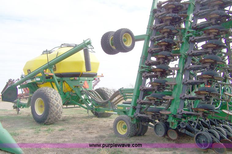 image for item D8577 1999 John Deere 1860 36' air seeder