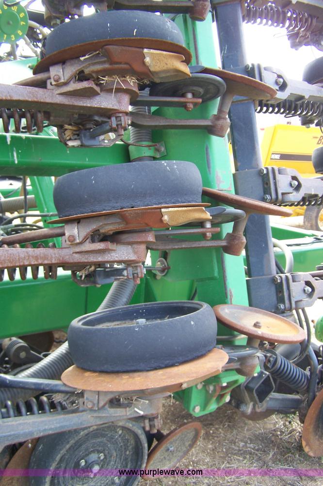 image for item D8577 1999 John Deere 1860 36' air seeder