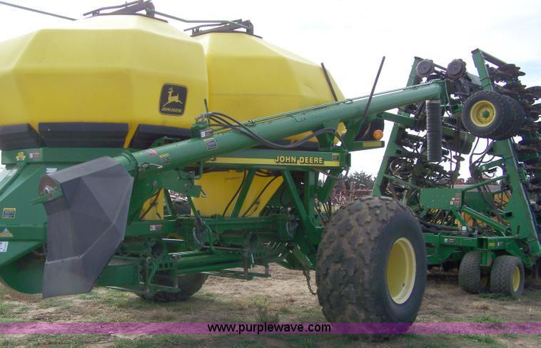 image for item D8577 1999 John Deere 1860 36' air seeder