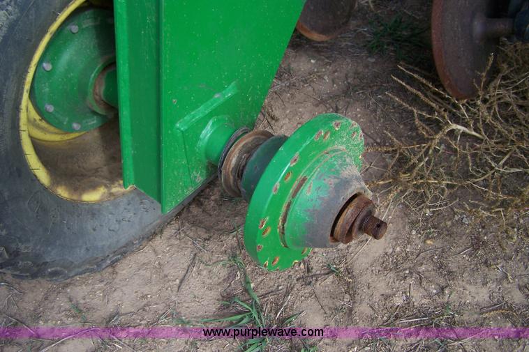 image for item D8577 1999 John Deere 1860 36' air seeder