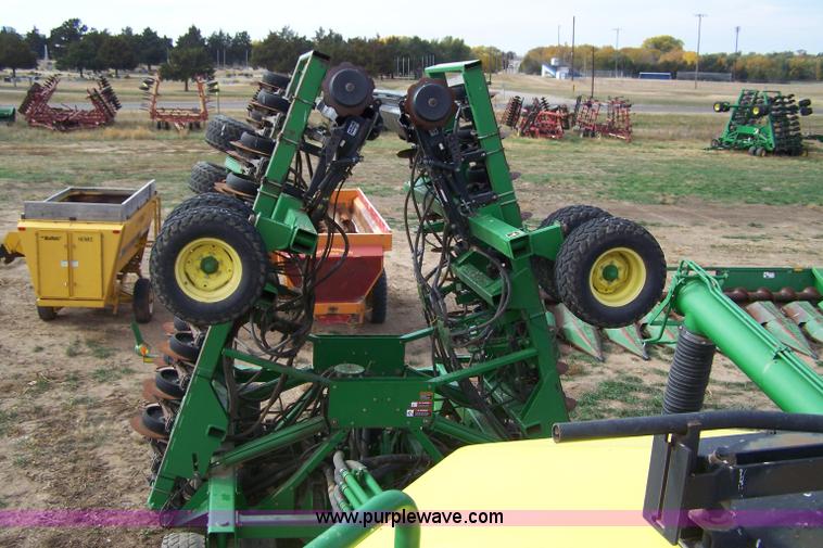 image for item D8577 1999 John Deere 1860 36' air seeder