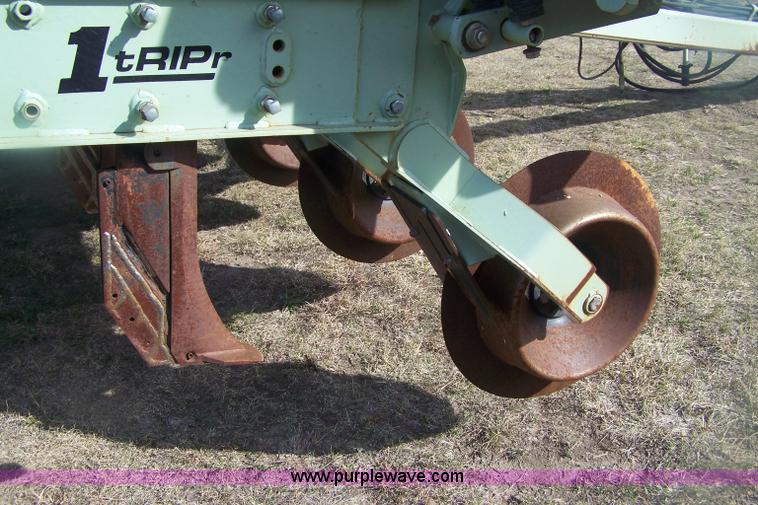 image for item D8590 Orthman 1tRIPr 12 row strip-till system