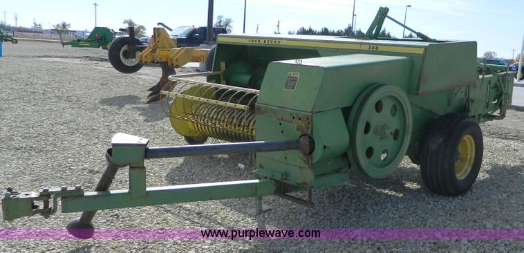 image for item D8612 1980 John Deere 346 square baler
