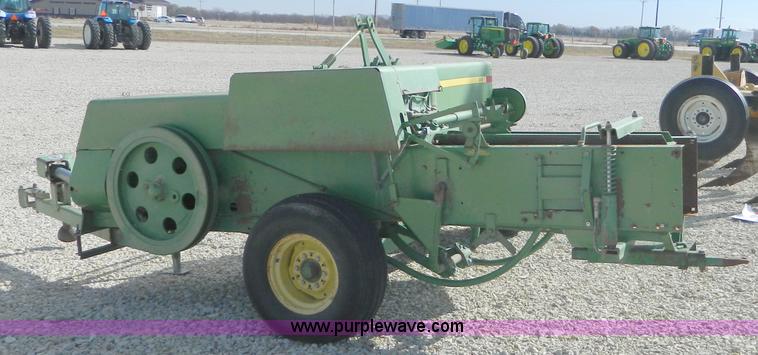 image for item D8612 1980 John Deere 346 square baler
