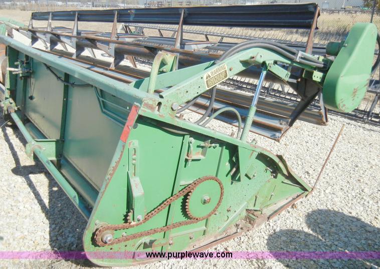 image for item H9046 John Deere 925 rigid platform header