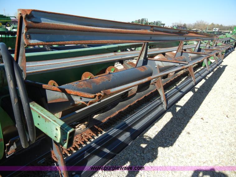 image for item H9046 John Deere 925 rigid platform header
