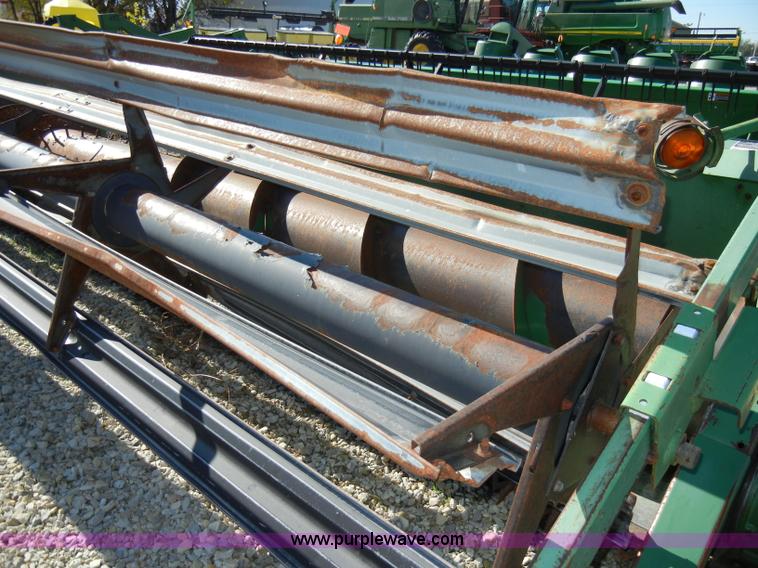 image for item H9046 John Deere 925 rigid platform header