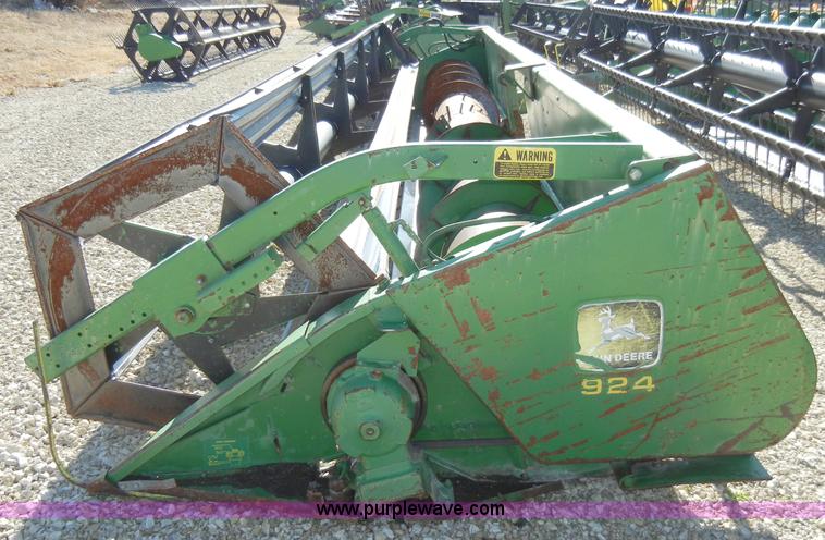 image for item H9047 John Deere 924 rigid platform header