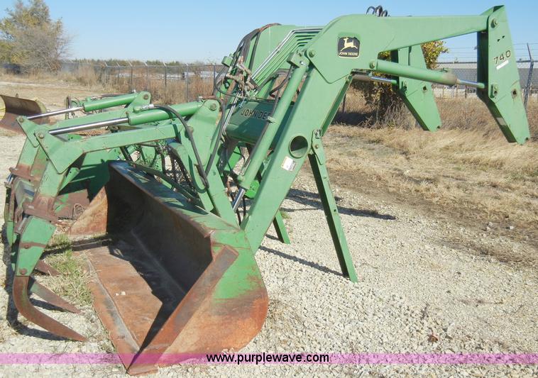 image for item H9048 John Deere 740 tractor loader