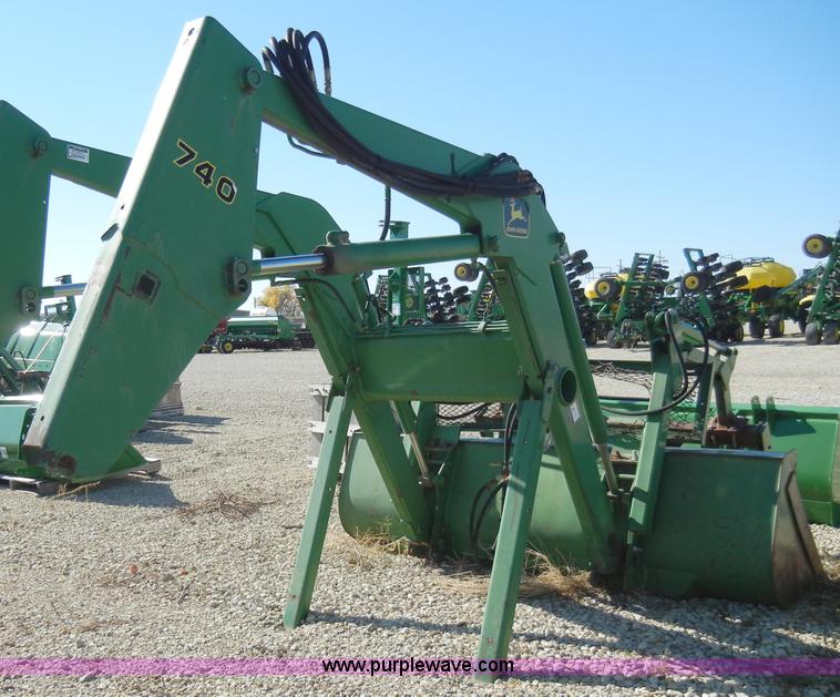 image for item H9048 John Deere 740 tractor loader