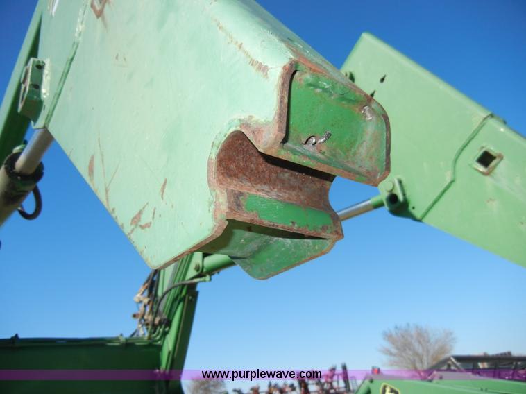 image for item H9048 John Deere 740 tractor loader